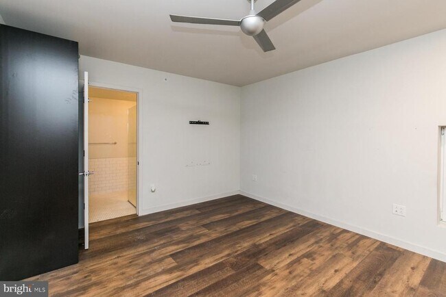 Building Photo - 2328 Memphis St