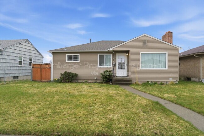 Building Photo - 612 E Walton Ave