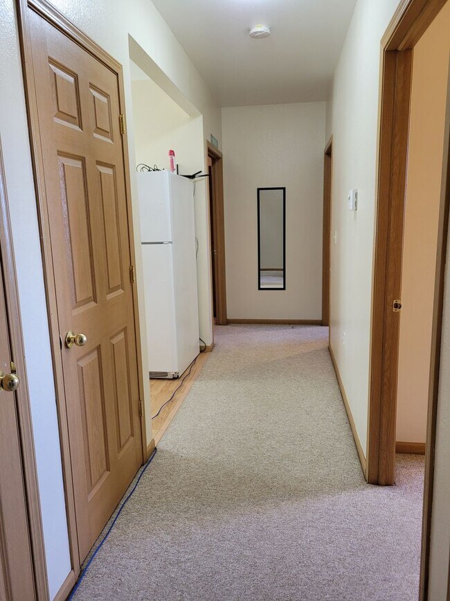 Building Photo - 5 Bedroom Duplex Unit