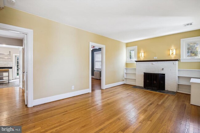 Building Photo - 1114 21st St S