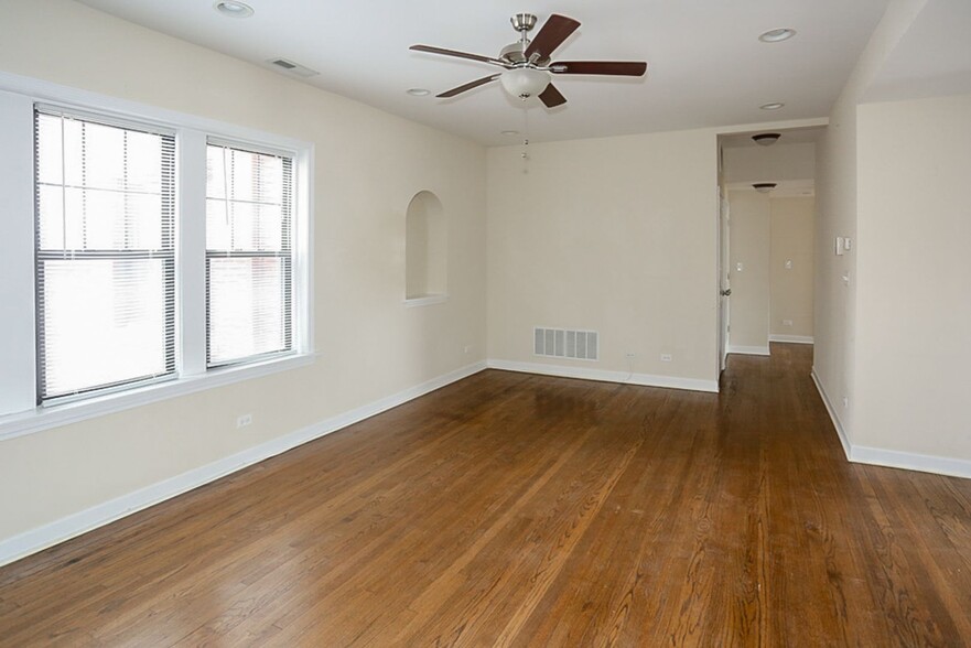 Building Photo - 1821 W Leland Ave