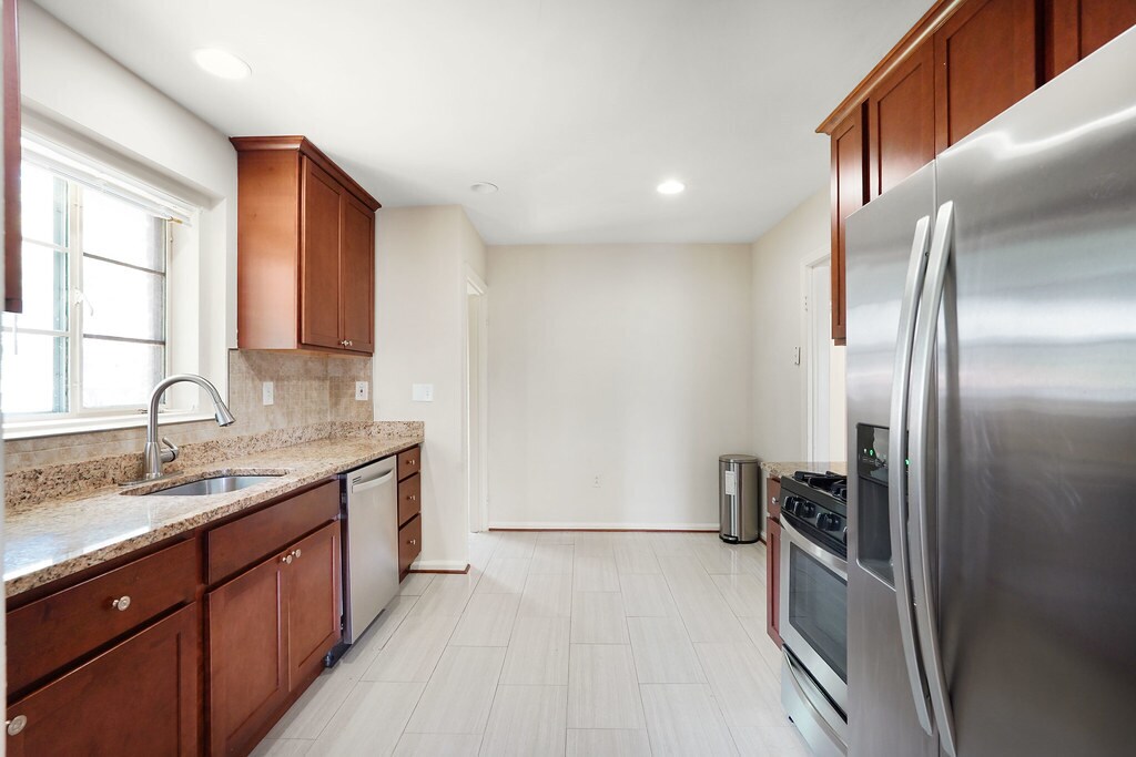 Building Photo - 5609 6th St S