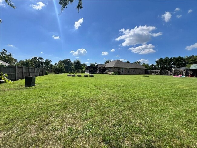 Building Photo - 904 E McCann Rd