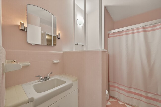 Building Photo - 3314 Westridge St