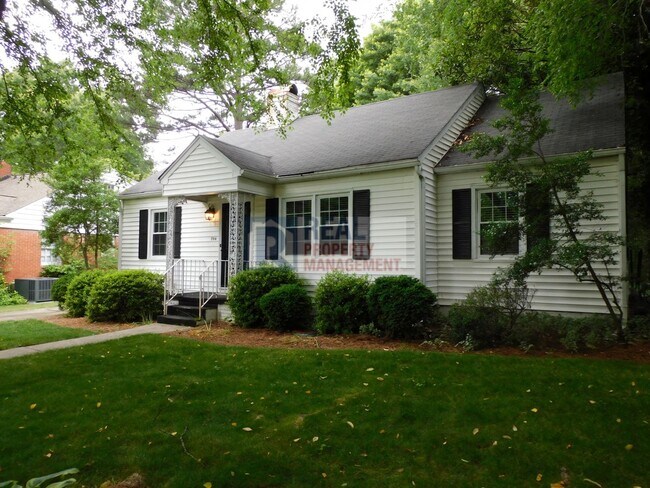 Building Photo - Irving Park Cottage 3BR/1.5BA w/1-Car Gara...