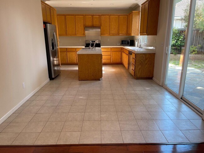 Building Photo - 1193 Saratoga Pl