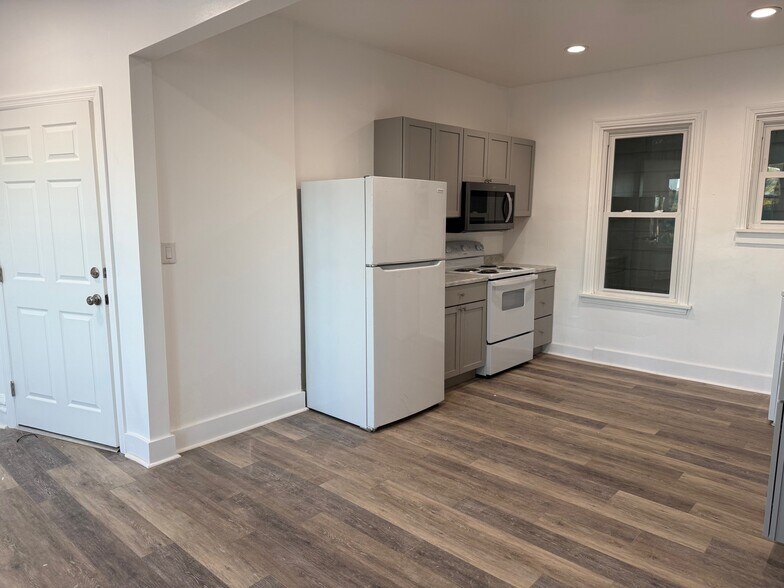 Building Photo - 104 Magee Ave