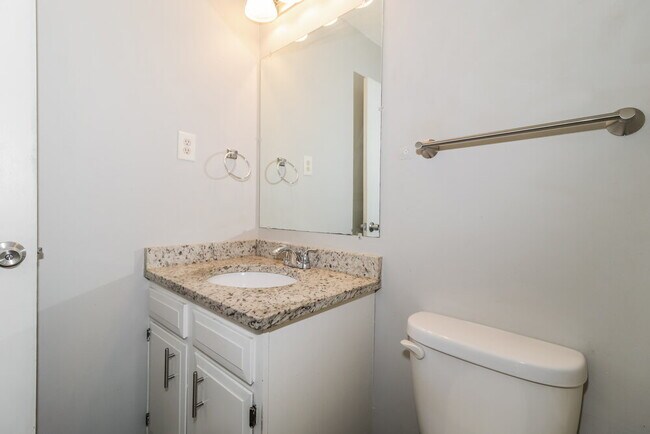 Building Photo - 6124 Kensington Cir