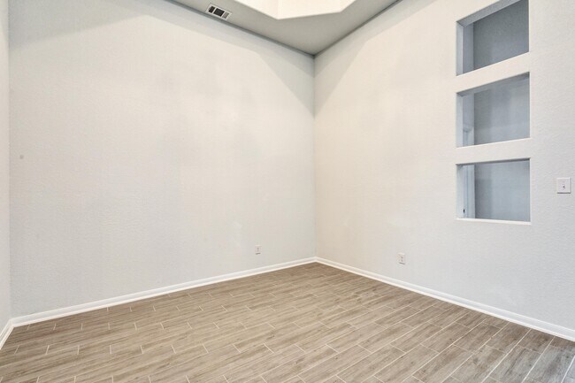 Building Photo - 211 Short Leaf Dr