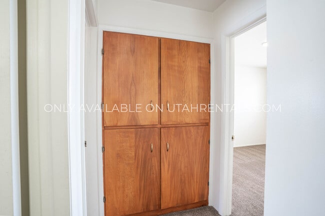 Building Photo - 742 E 200 N