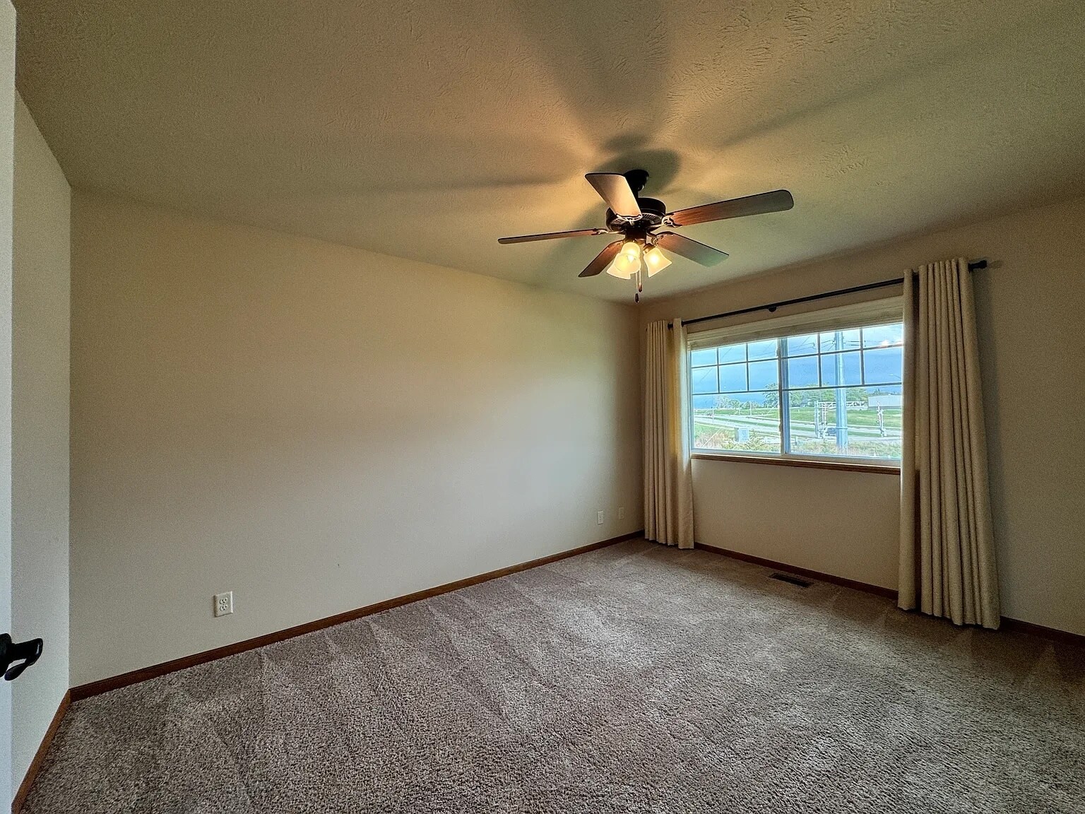 Building Photo - 8821 Ridge Hollow Dr