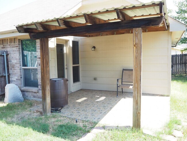 Building Photo - 3 Bed 2 Bath in Denton