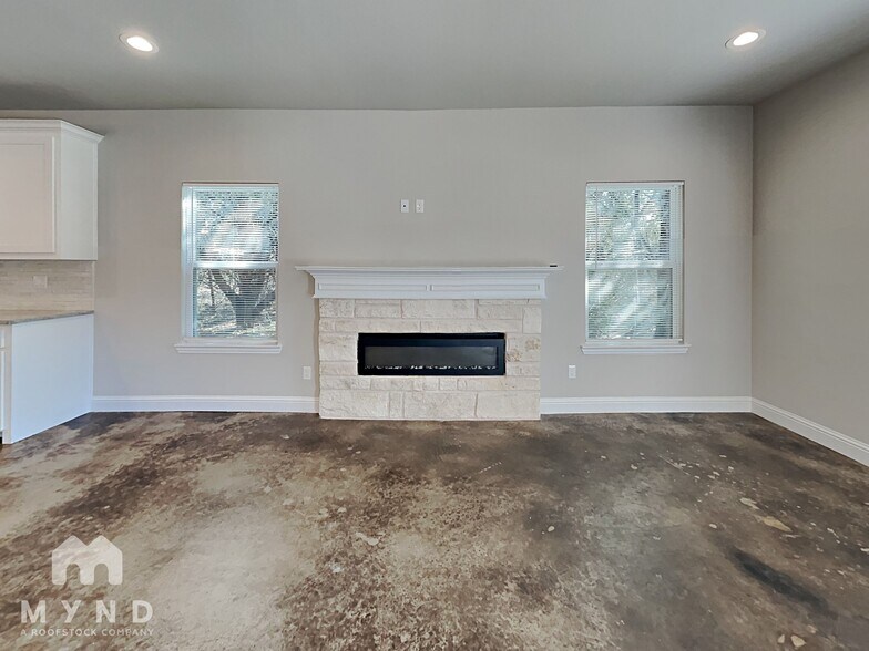 Building Photo - 5711 Barkridge Dr