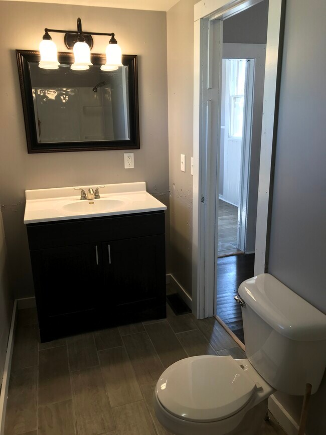 Building Photo - 226 E Main St