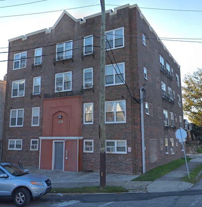 Building Photo - 5830 N 16th St