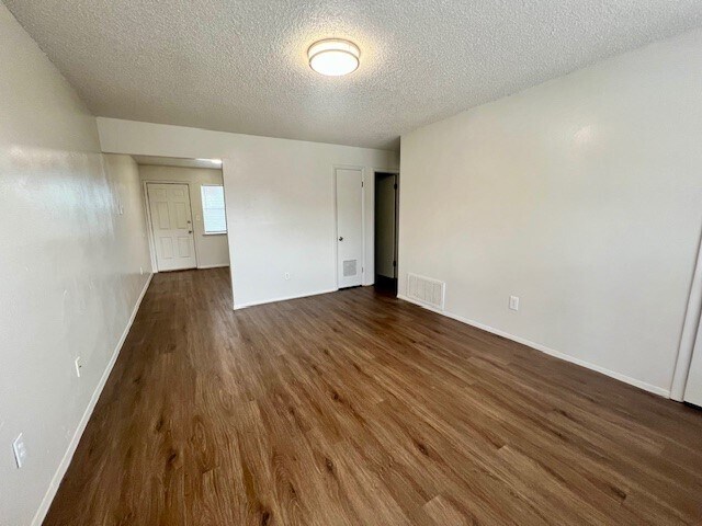 Building Photo - 920 N Leverett Ave