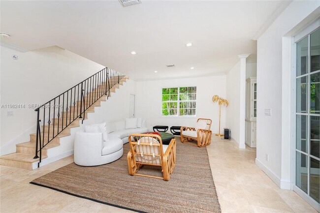 Building Photo - 760 Glenridge Rd