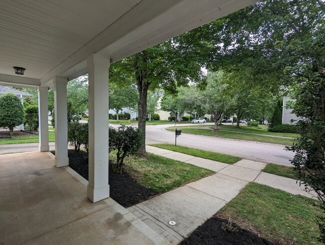 Building Photo - CORNELIUS 3 BEDROOM 2.5 BATH W/FENCED YARD
