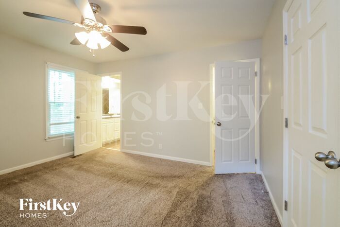 Building Photo - 5169 Selkirk Dr
