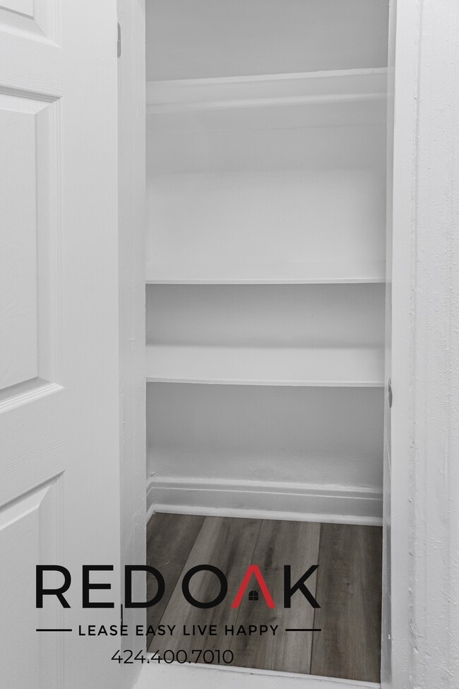 Building Photo - 687 Shatto Pl