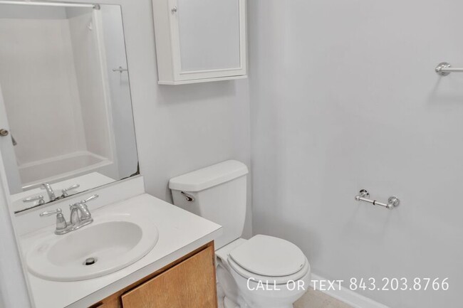 Building Photo - Beautiful 2 Bed 2.5 Bath Available in Char...