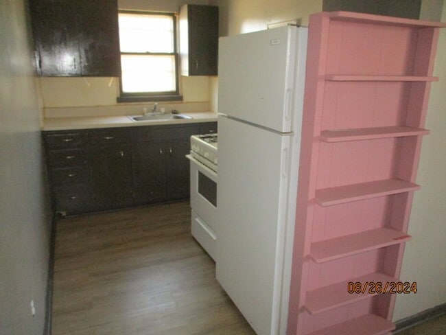 Building Photo - Charming 1-Bedroom Apartment in a Quaint Small Town!