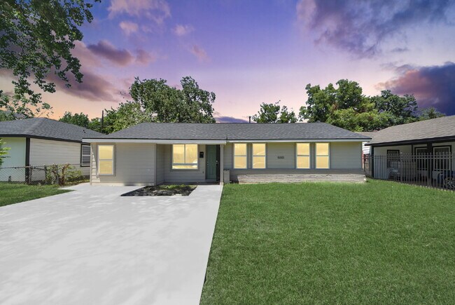 Building Photo - 5003 Enyart St