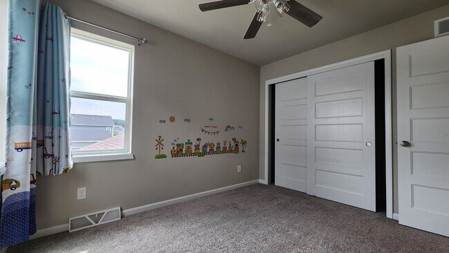 Building Photo - 9359 Highland Gate Way