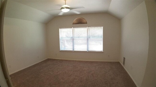 Building Photo - 2100 Silver Fox Dr