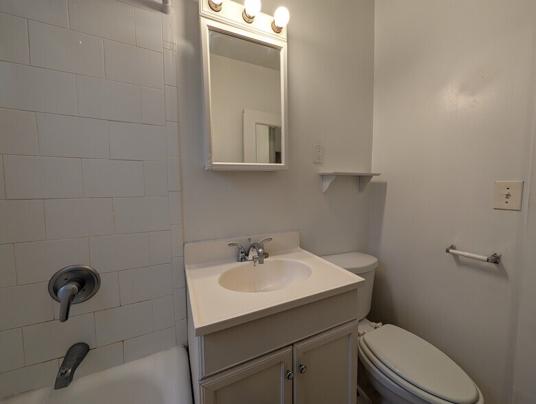 Building Photo - 535 W Arlington Pl