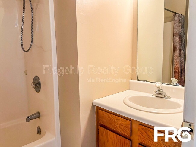 Building Photo - 100 Kristin Dr