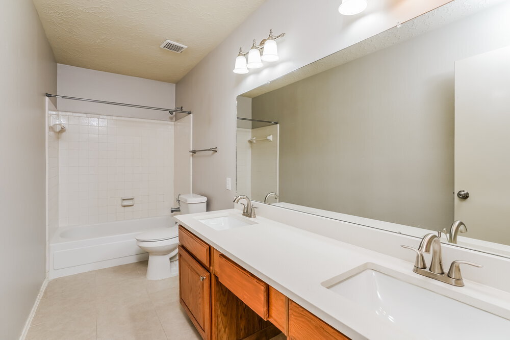 Building Photo - 8310 Woodland Willows Dr