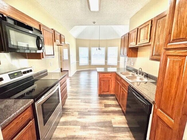 Building Photo - Now Leasing A Spacious 3-Bedroom 2 Bath Ho...