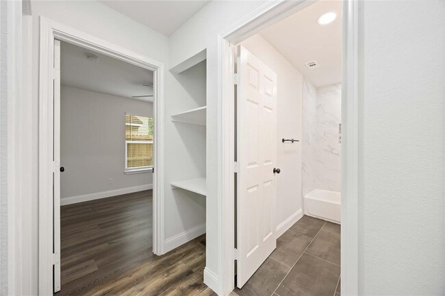 Building Photo - 3806 Zephyr St