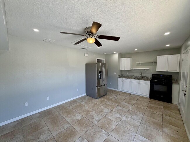 Building Photo - Cozy 1-Bedroom in Davenport – Utilities Included | $1,100/mo