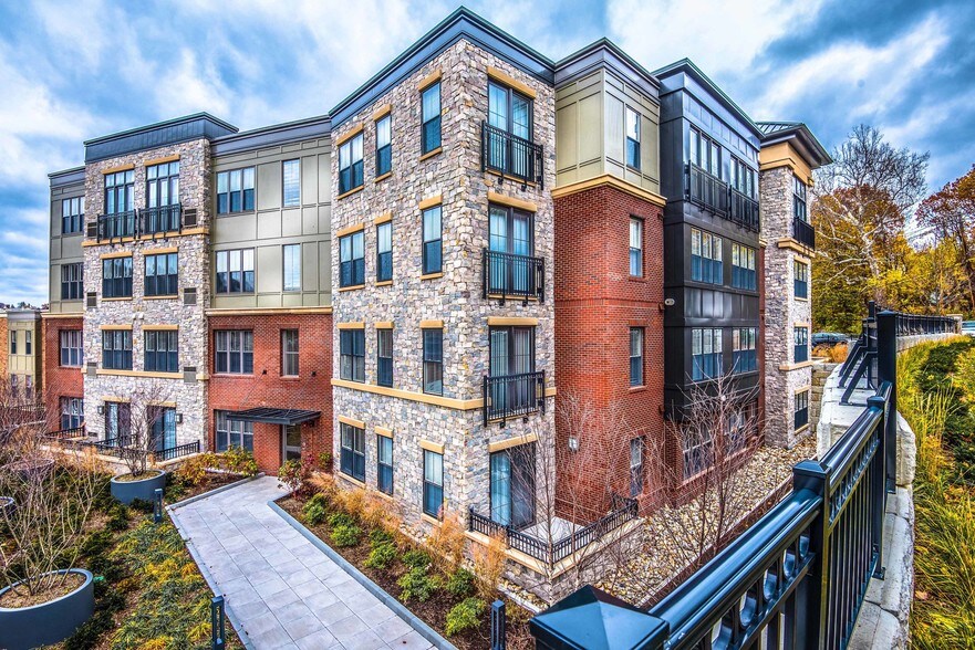 Quarry Place at Tuckahoe 64 Midland Pl Tuckahoe NY 10707 Apartment