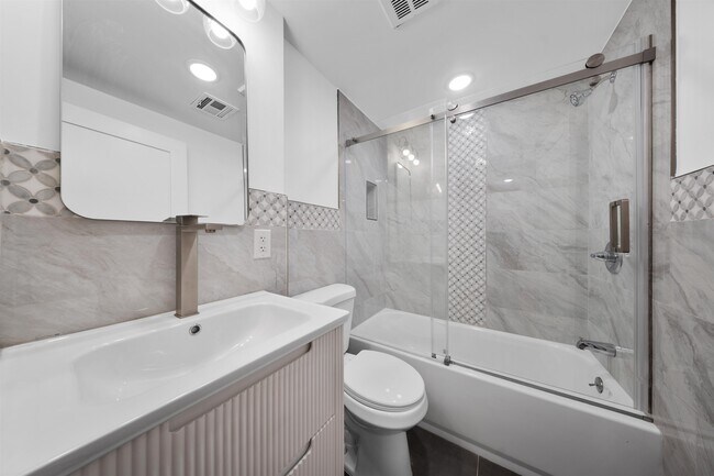 Building Photo - 1111 53rd St