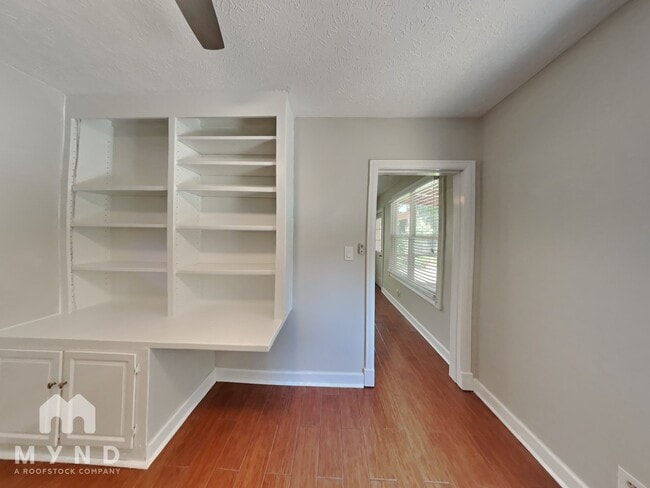 Building Photo - 131 Lake Run
