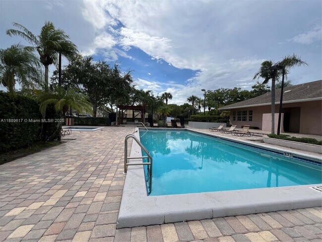 Building Photo - 840 Cypress Park Way