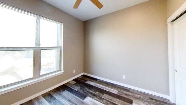 Building Photo - Charming Studio for Rent: Enjoy the Added ...