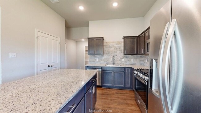 Building Photo - 803 Meadow Brook Dr