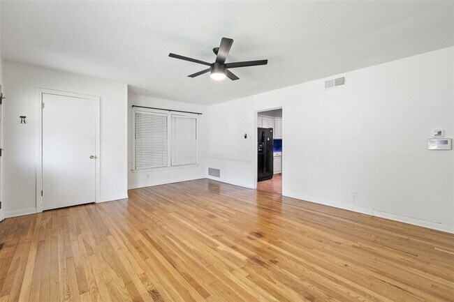 Building Photo - 1206 Larkwood Dr