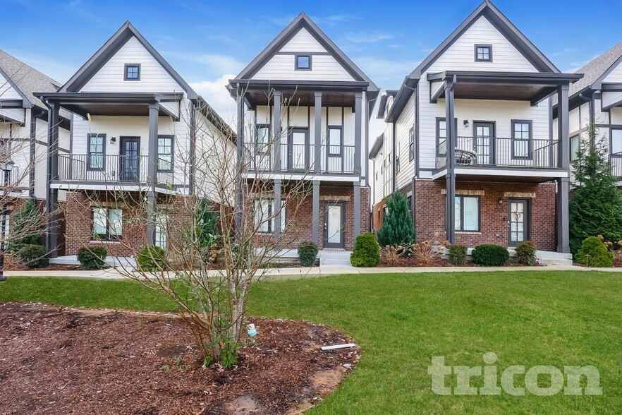 Building Photo - 1244 Hillwood Private Cove