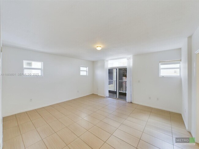 Building Photo - 425 NE 30th St