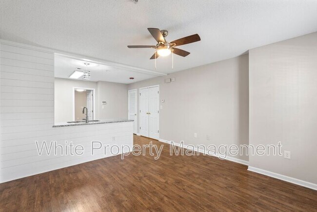 Building Photo - 106 Locomotive Ln