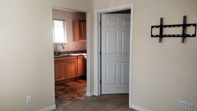 Building Photo - 1 Bedroom 1 Bathroom House For Rent