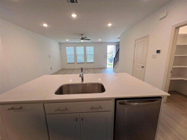 Building Photo - 1248 Junction Dr