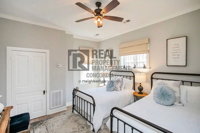 Building Photo - 1208 Woodland St