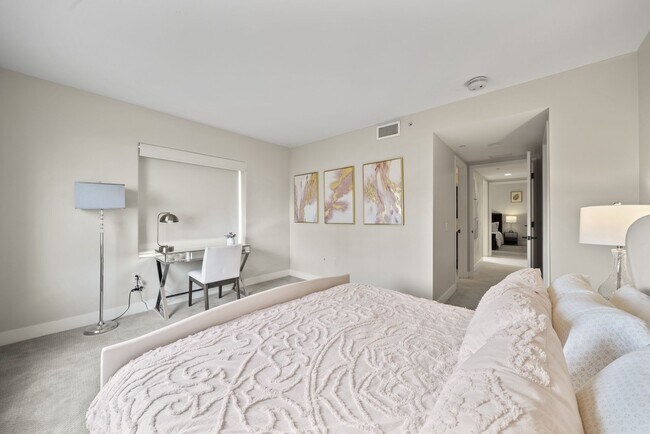 Building Photo - Watermark Waikiki Unit 901 w/ Panoramic Oc...