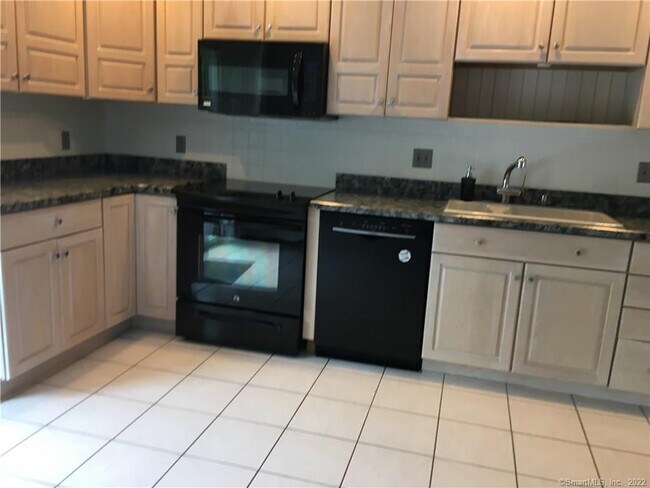 Building Photo - 17 Cottontail Rd